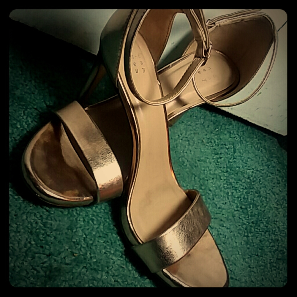 Size 8 rose gold a new day heels